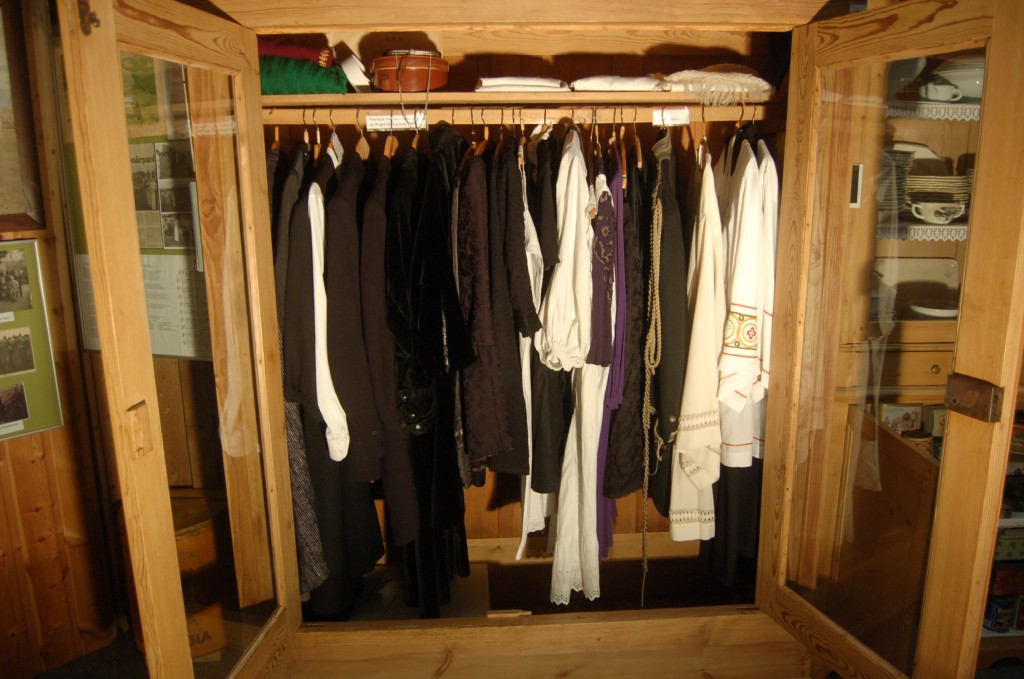 TROUWKLEDING